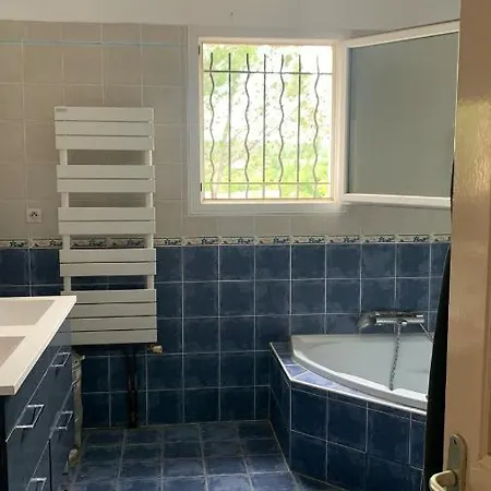 Villa En Bordure De Colline*piscine*clim*netflix